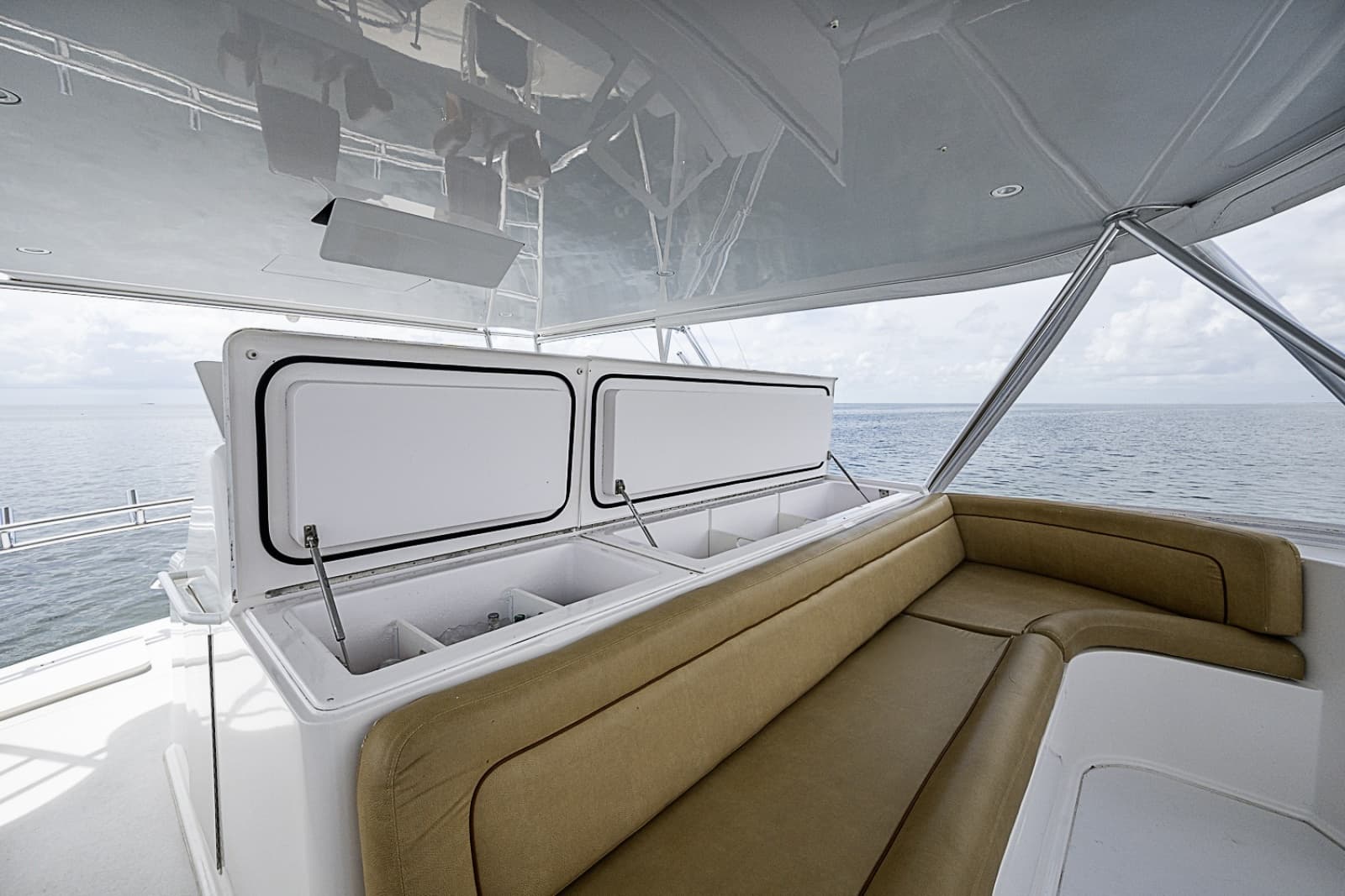 2007 Viking 64 Convertible - Photo 41