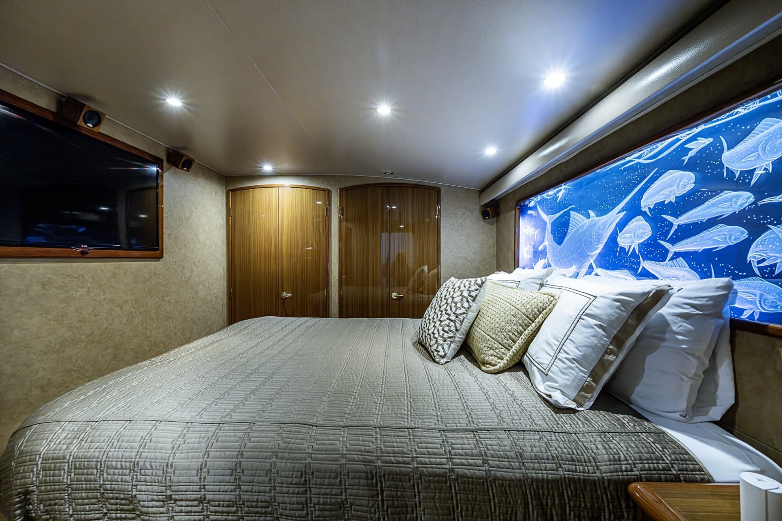 2007 Viking 64 Convertible - Photo 67