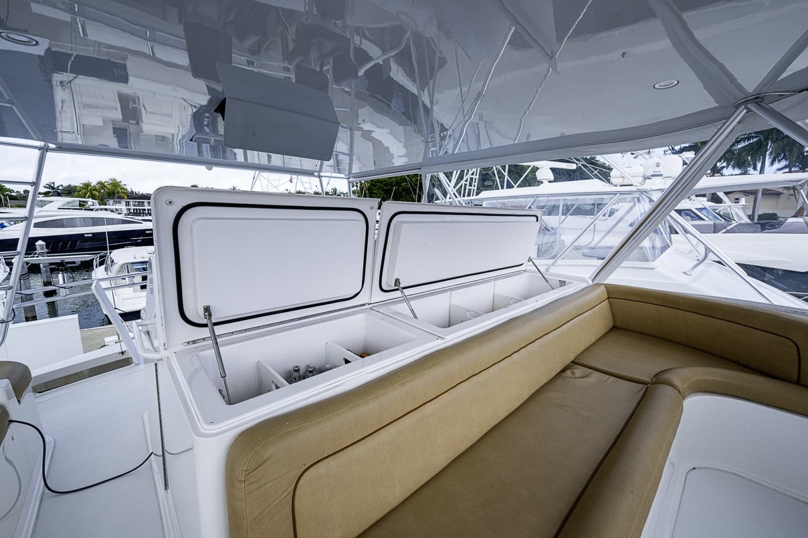 2007 Viking 64 Convertible - Photo 39