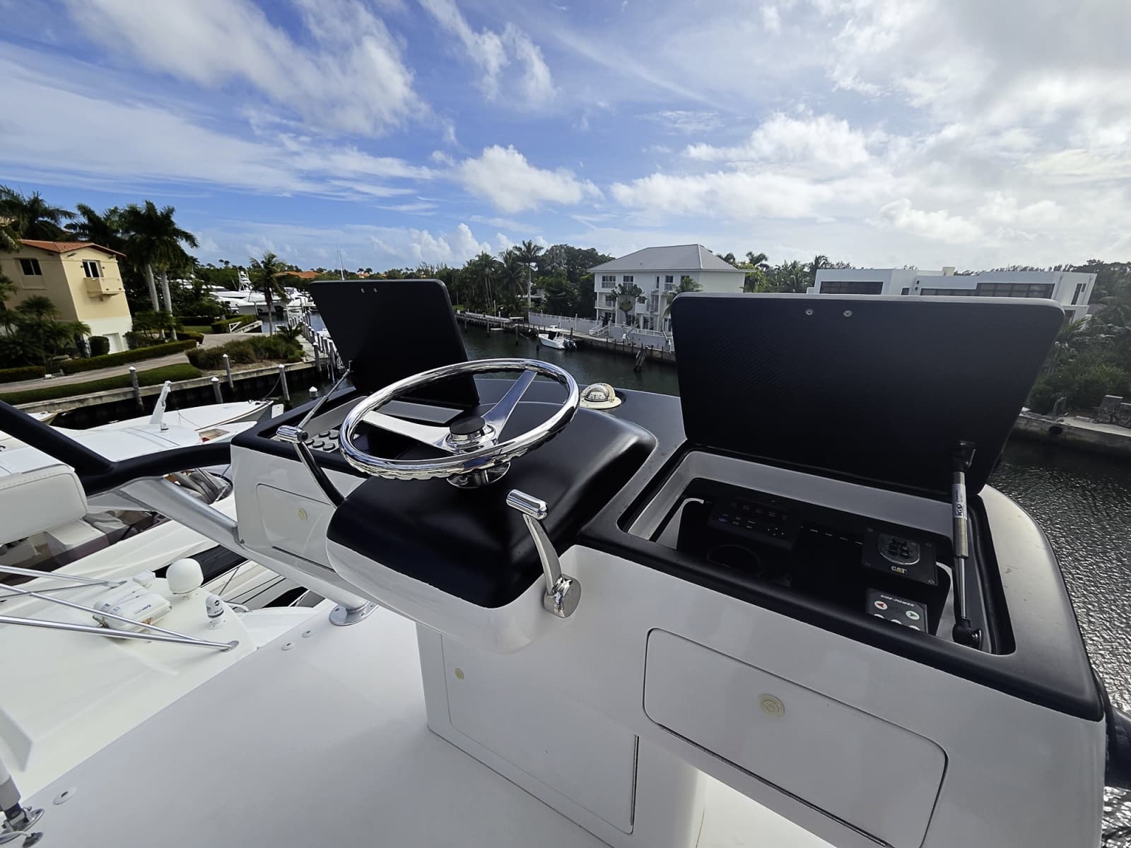 2007 Viking 64 Convertible - Photo 26