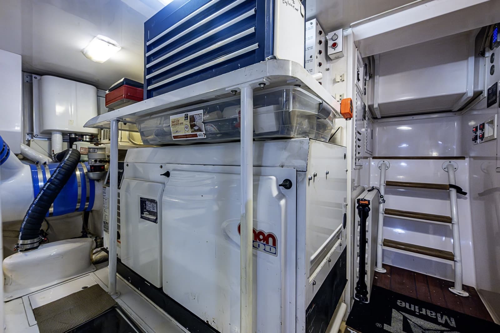 2007 Viking 64 Convertible - Photo 93