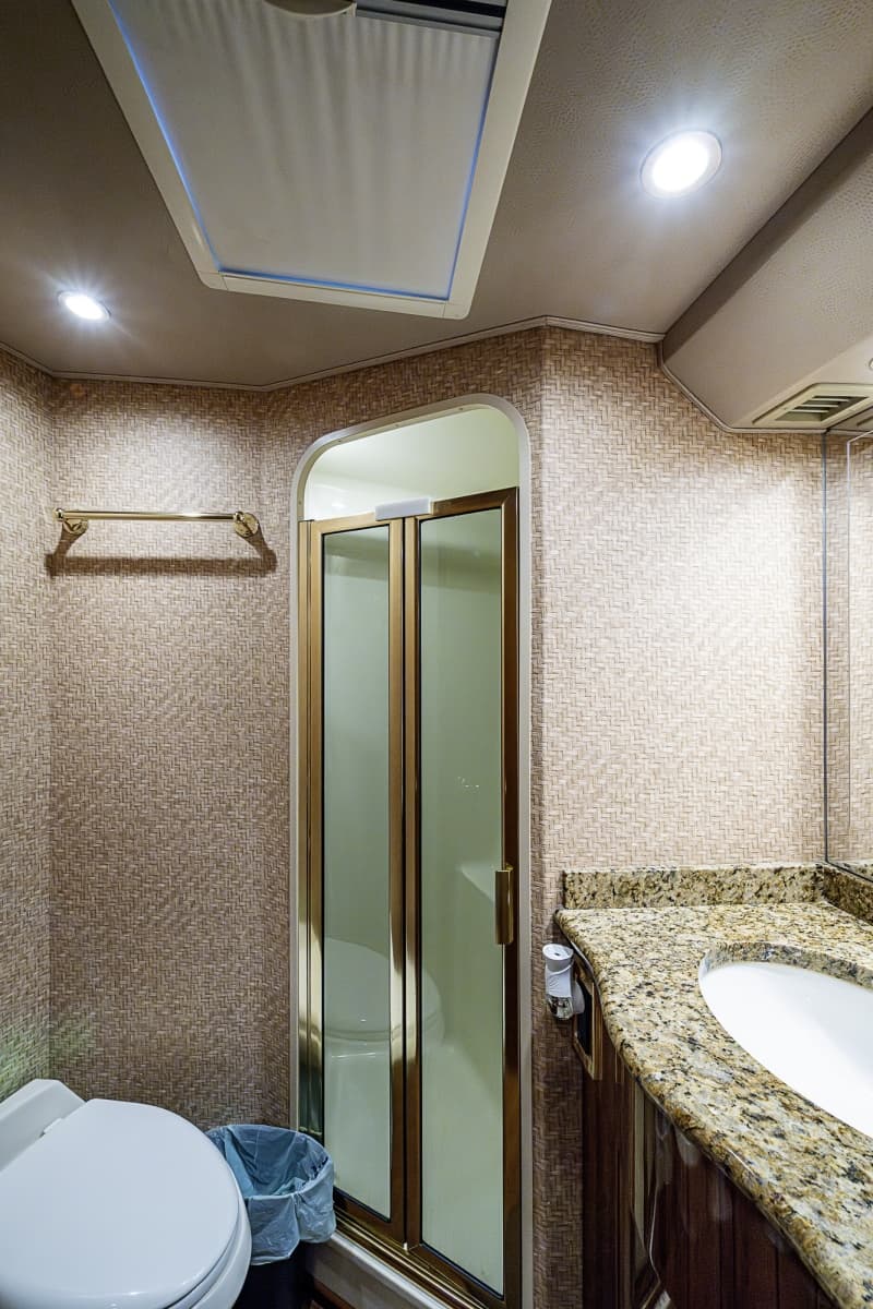 2007 Viking 64 Convertible - Photo 84