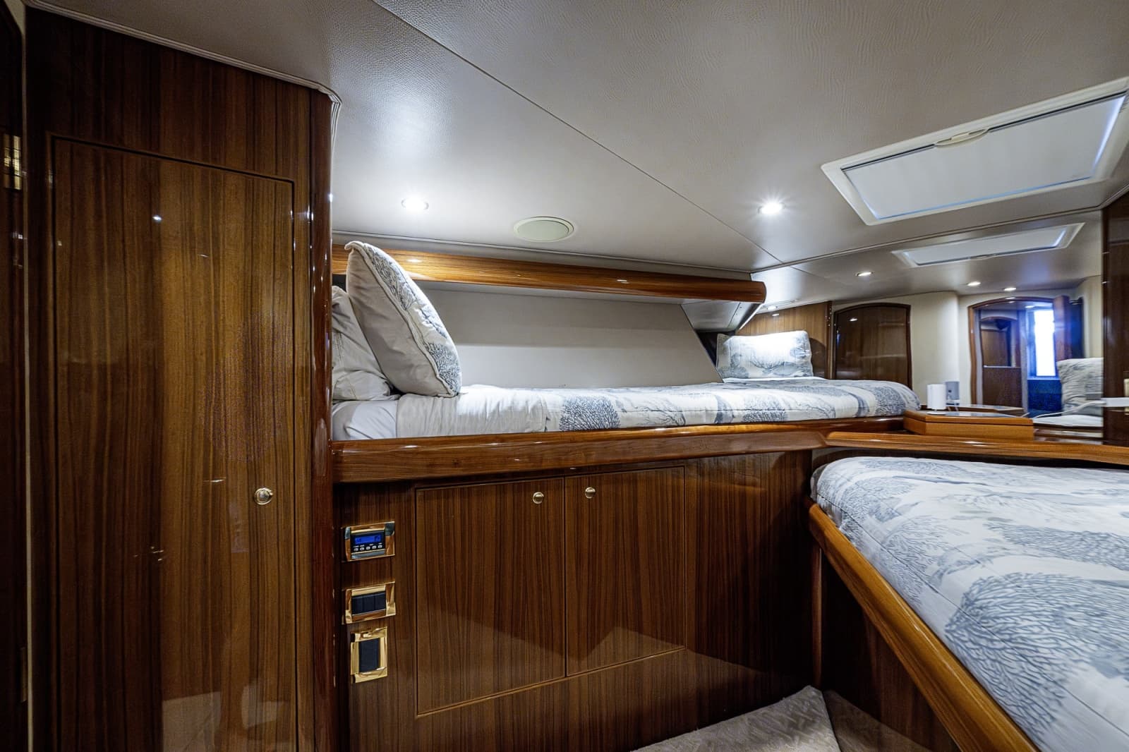 2007 Viking 64 Convertible - Photo 76