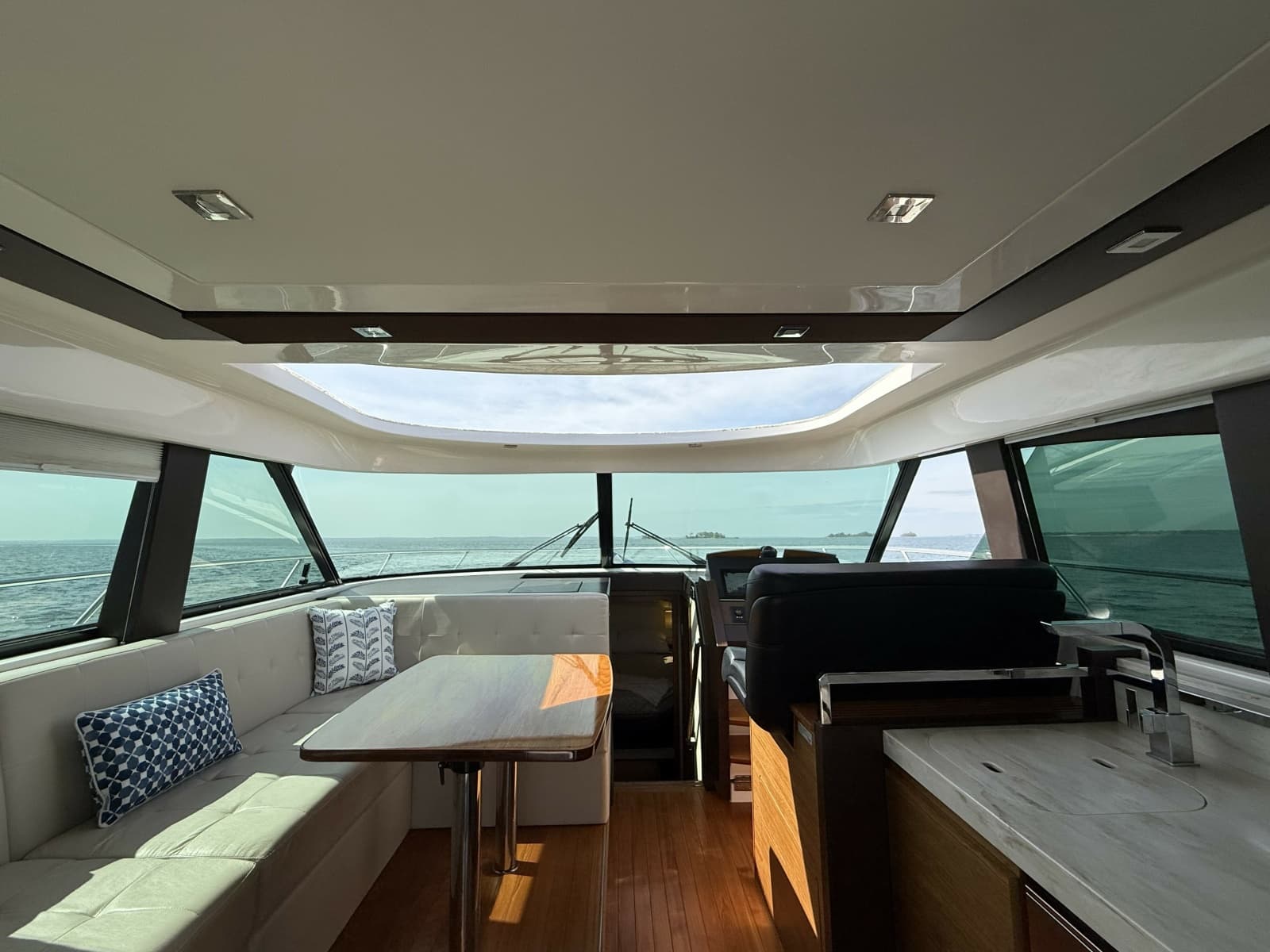 2016 Tiara Yachts C44 Coupe - Photo 13