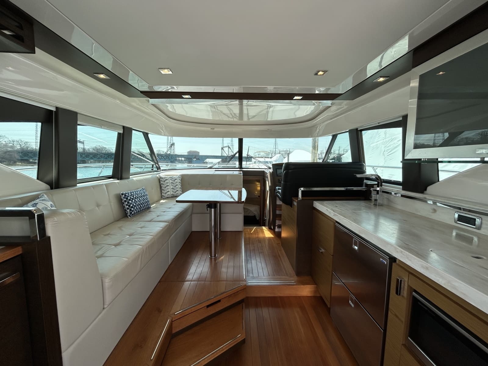 2016 Tiara Yachts C44 Coupe