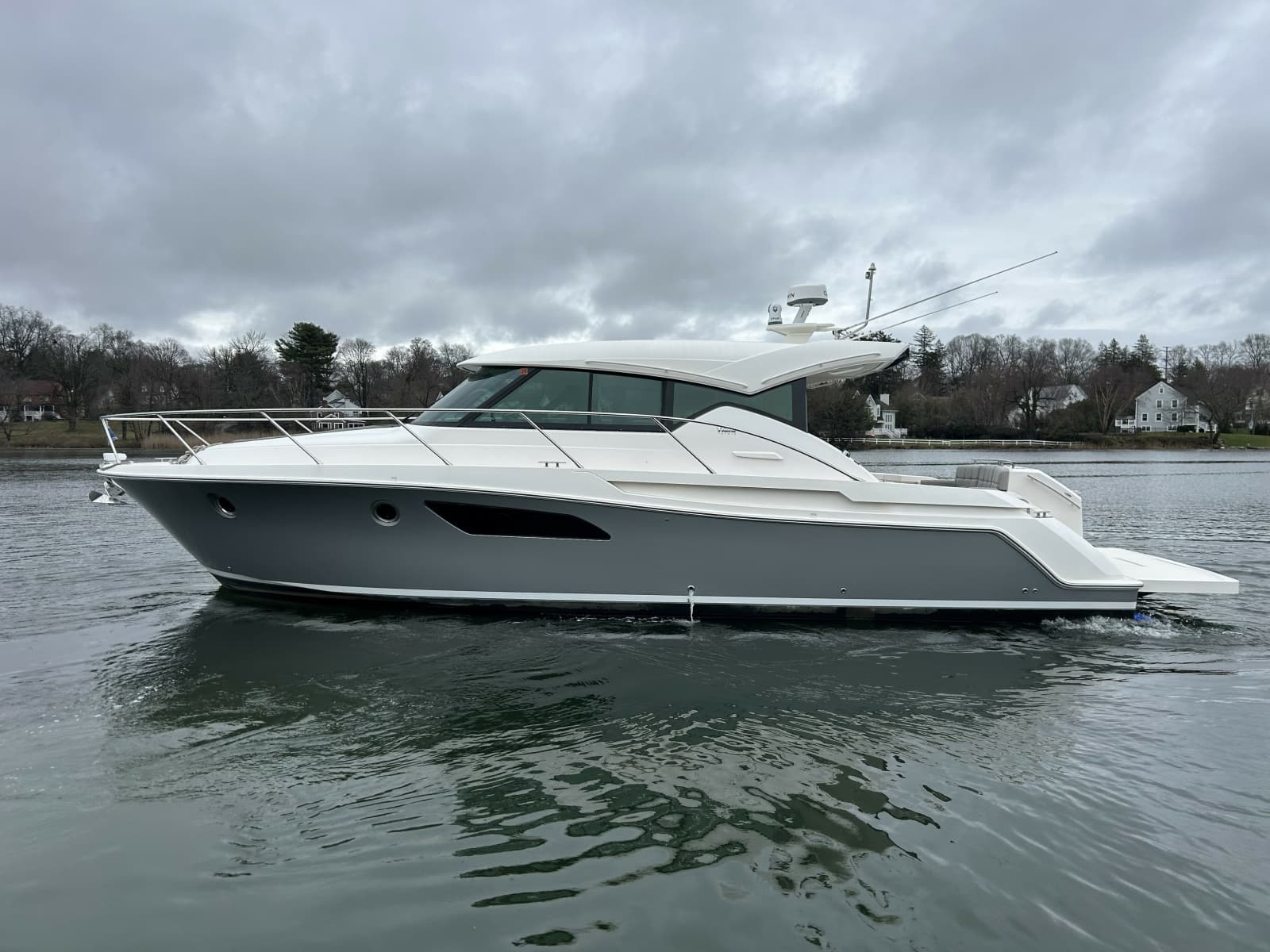 2016 Tiara Yachts C44 Coupe