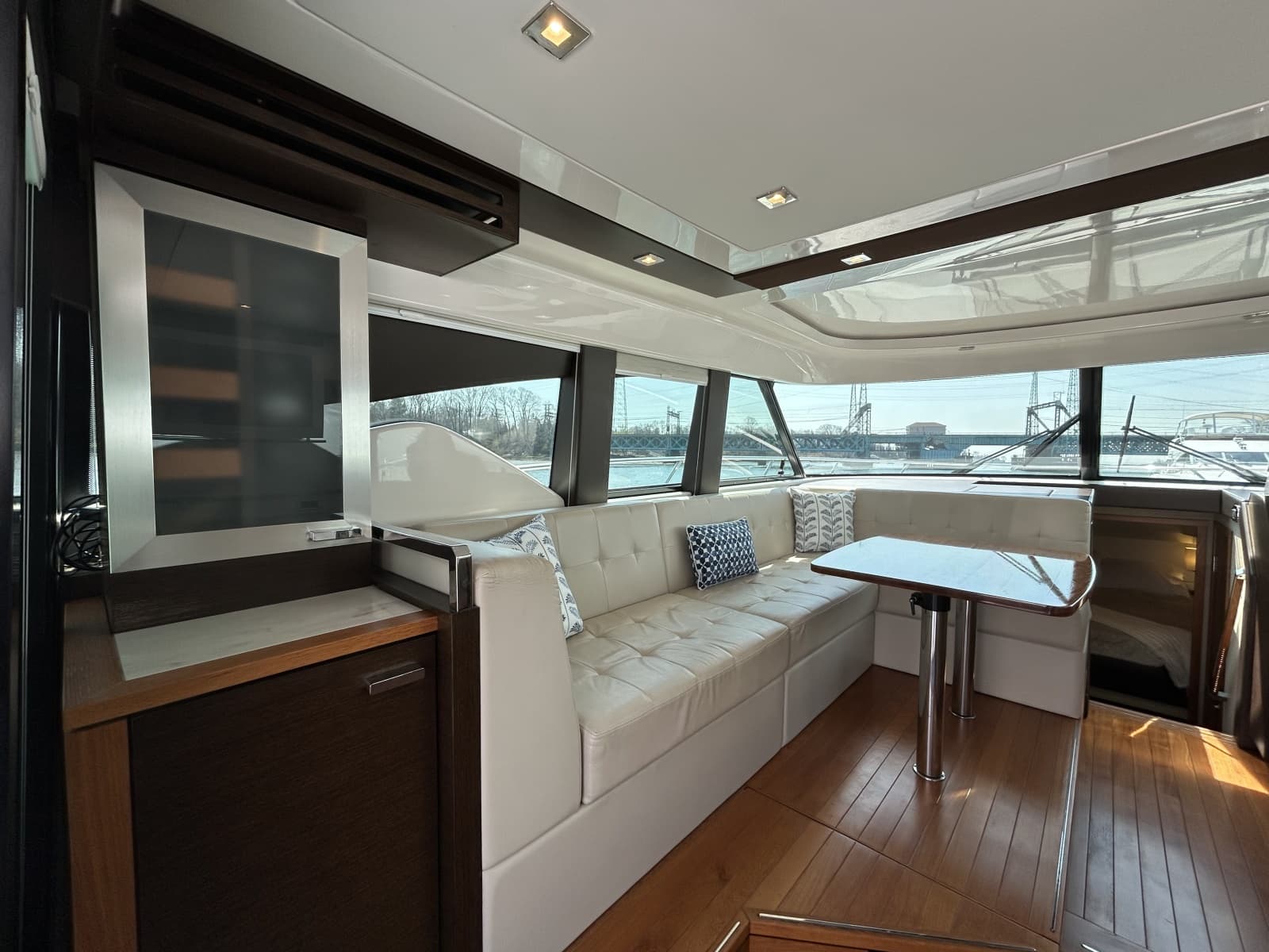 2016 Tiara Yachts C44 Coupe