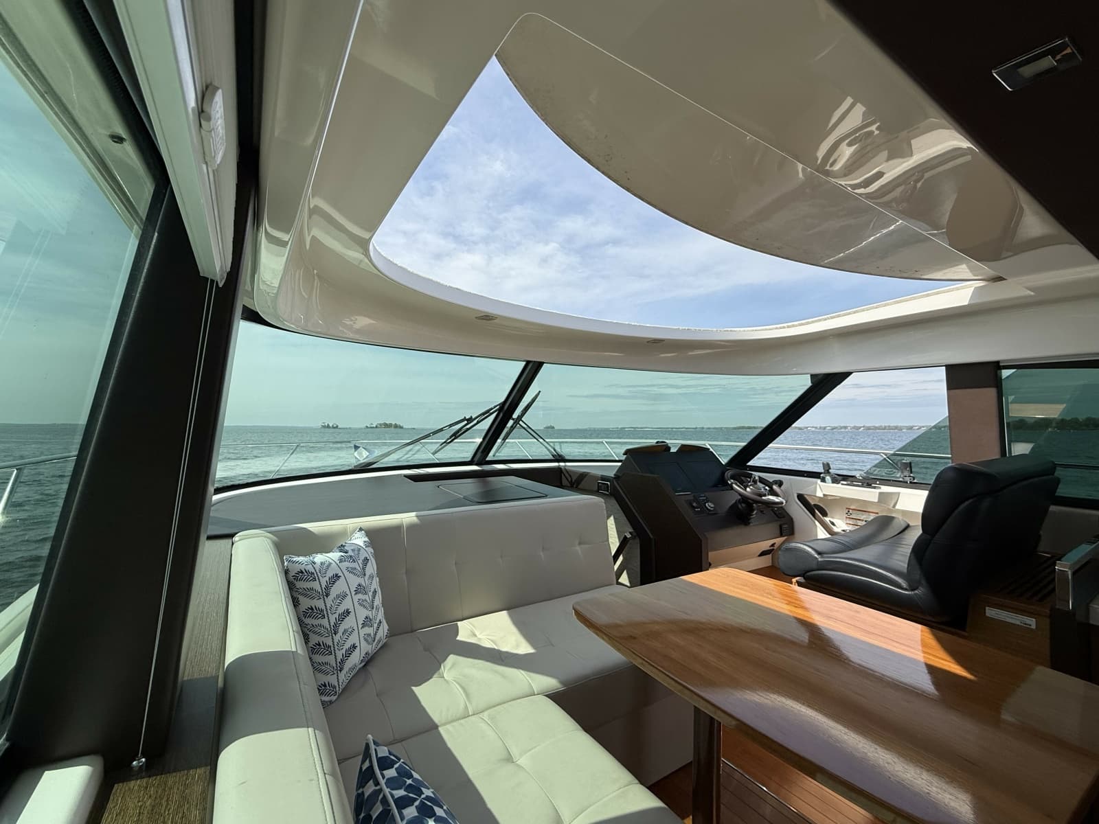 2016 Tiara Yachts C44 Coupe - Photo 16
