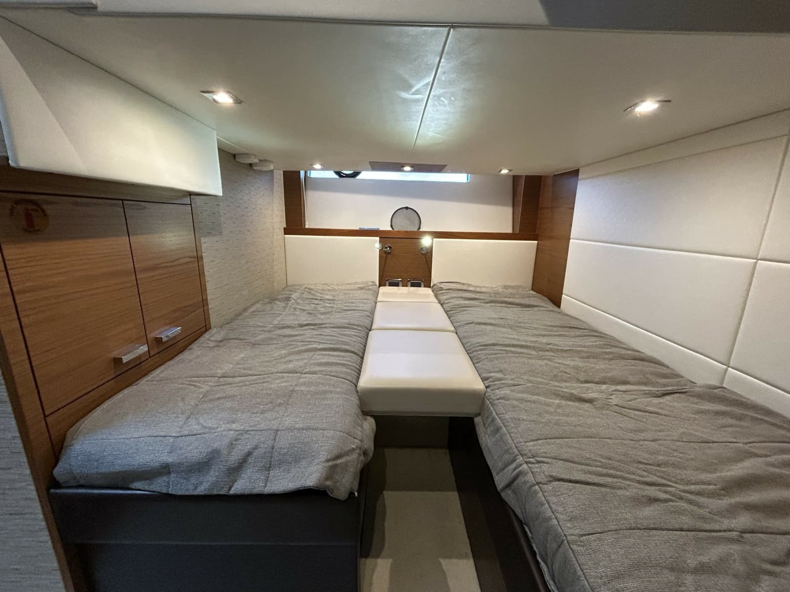 2016 Tiara Yachts C44 Coupe