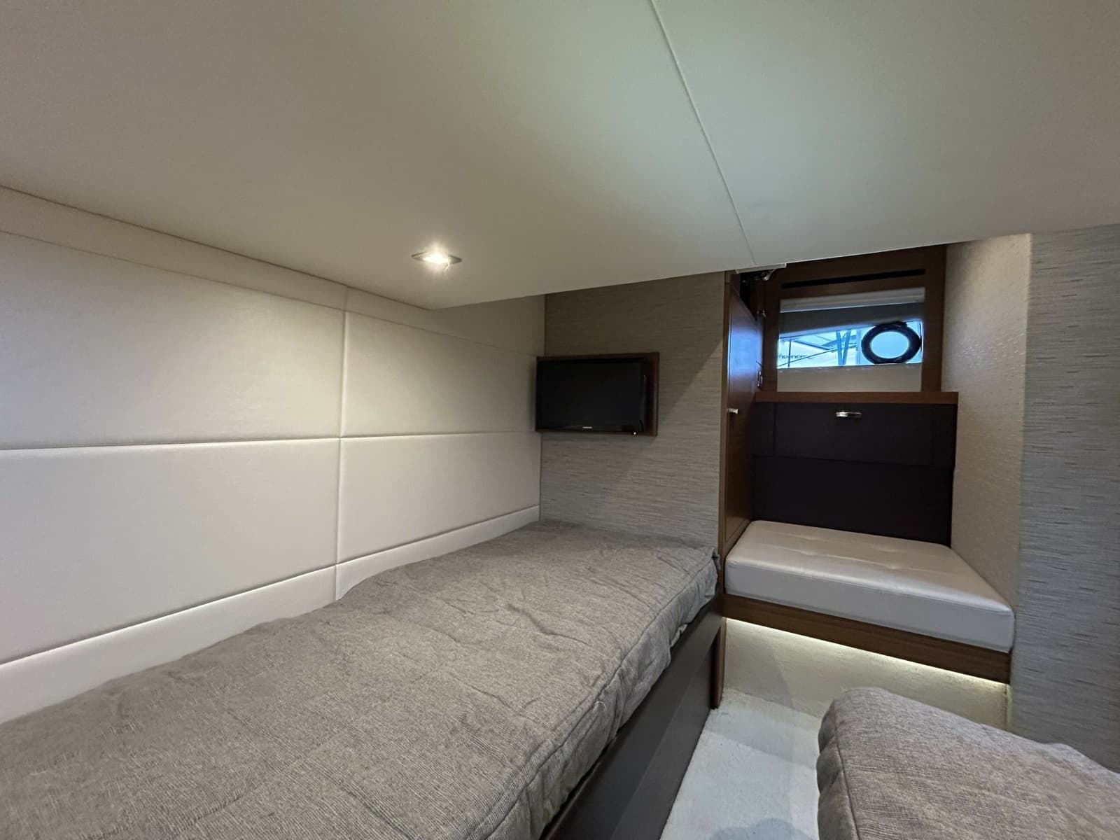 2016 Tiara Yachts C44 Coupe