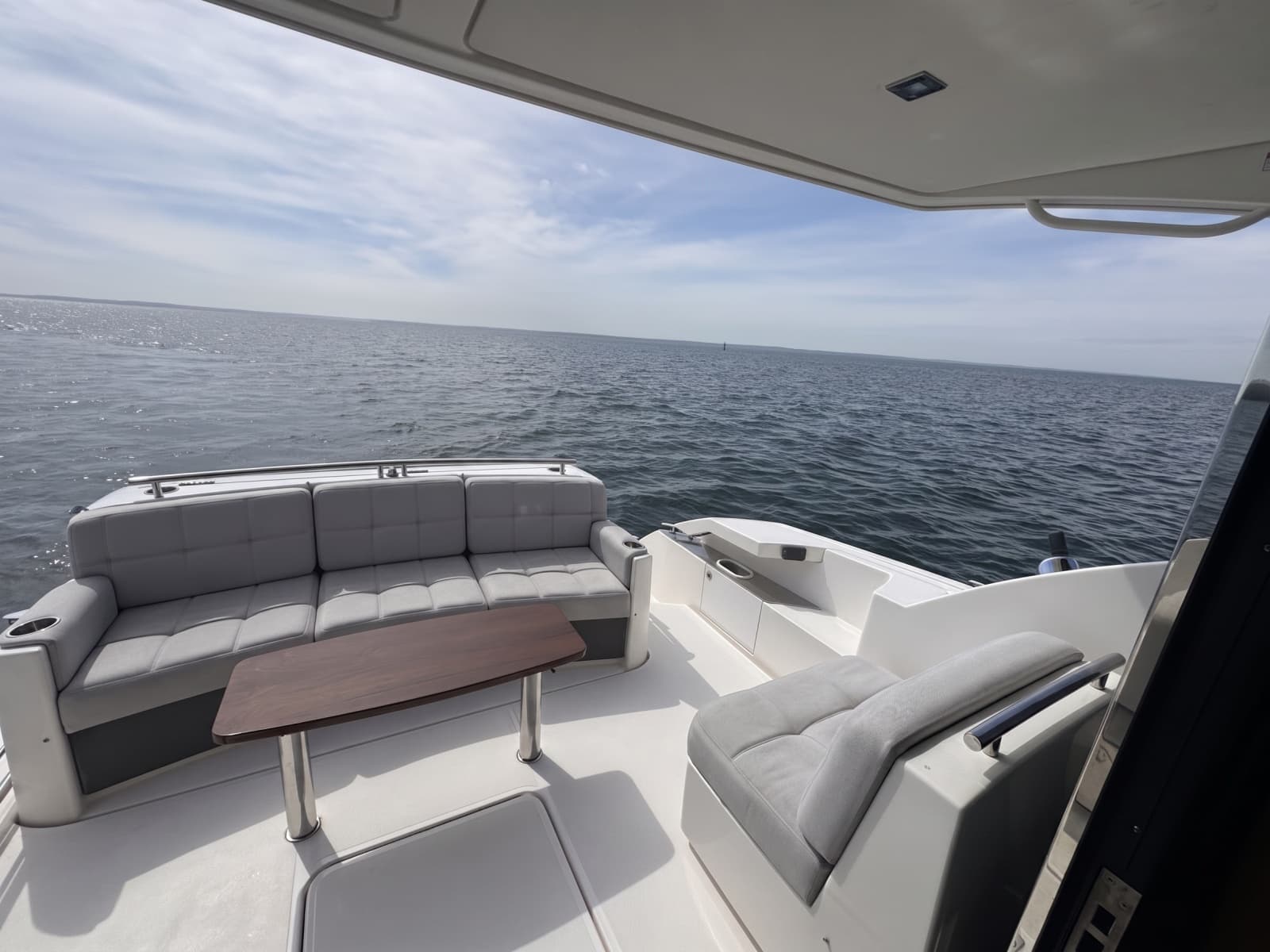 2016 Tiara Yachts C44 Coupe - Photo 8