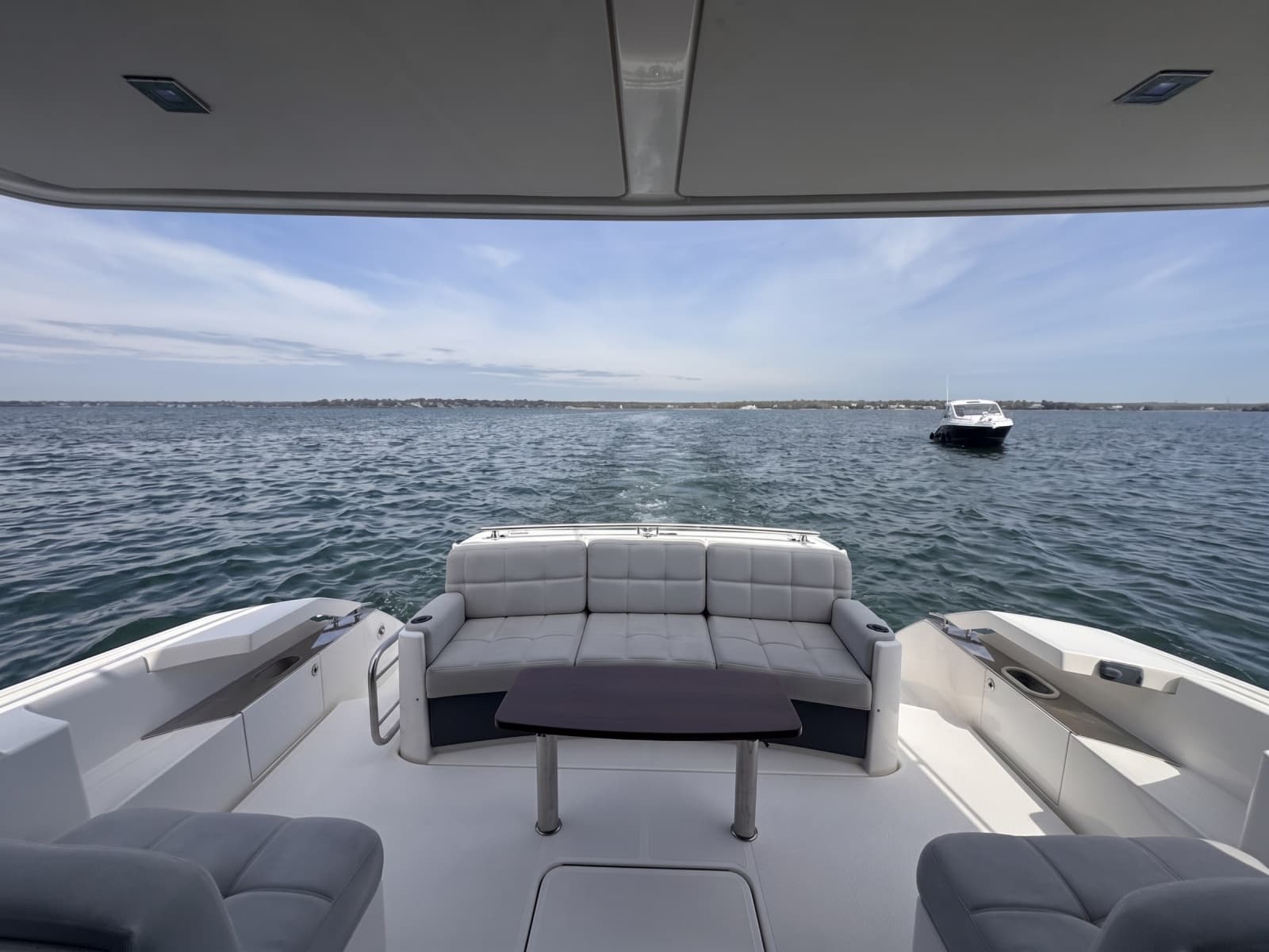 2016 Tiara Yachts C44 Coupe - Photo 10