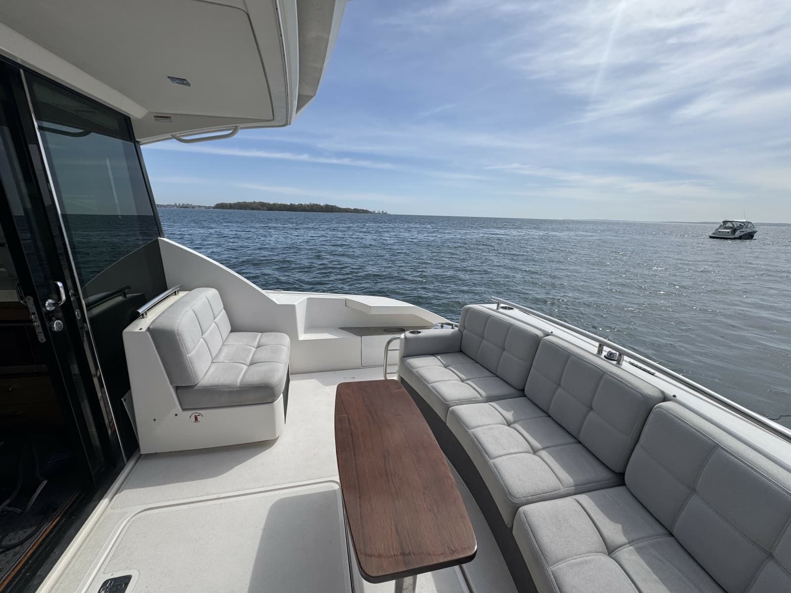 2016 Tiara Yachts C44 Coupe - Photo 9