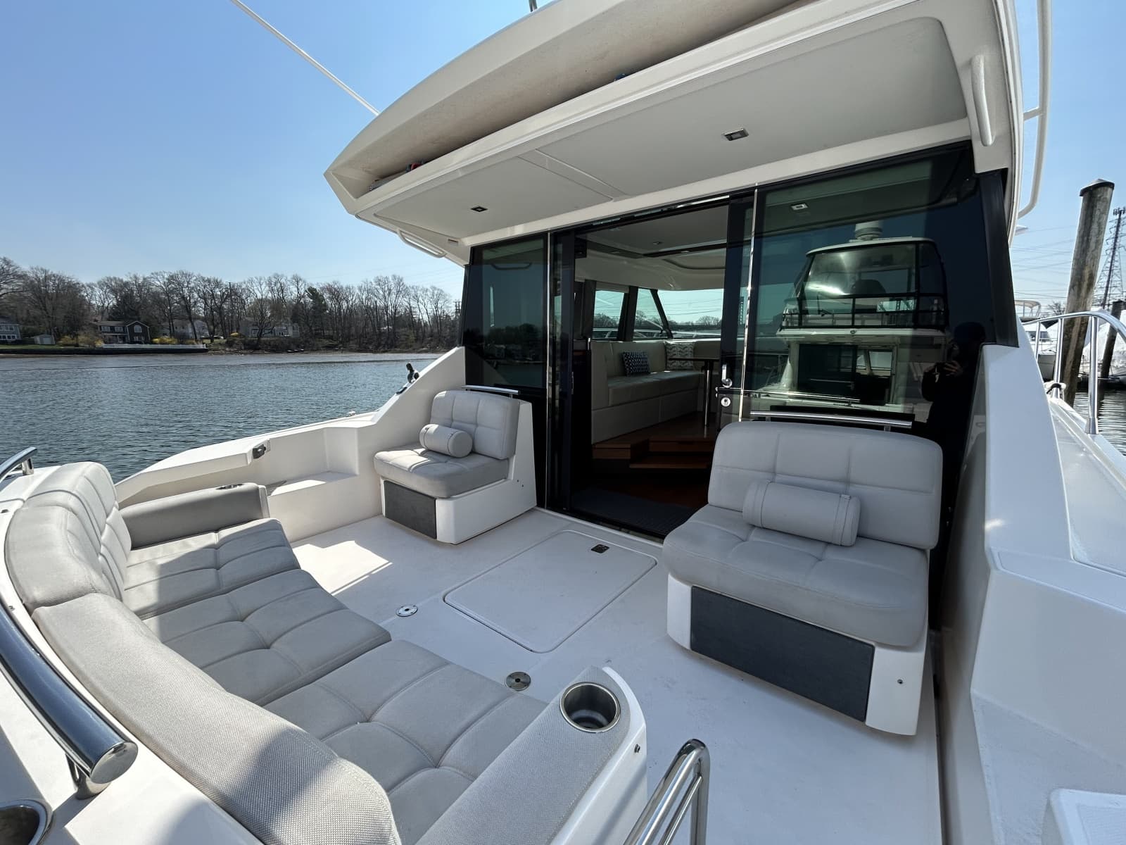 2016 Tiara Yachts C44 Coupe