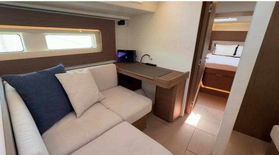 2022 Beneteau Oceanis Yacht 54 - Photo 11