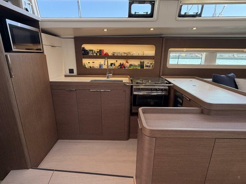 2022 Beneteau Oceanis Yacht 54 - Photo 6