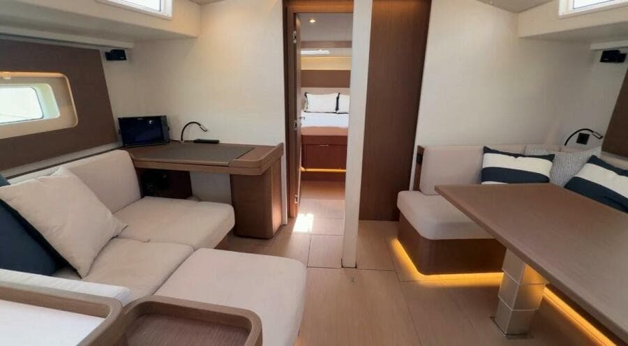 2022 Beneteau Oceanis Yacht 54 - Photo 10