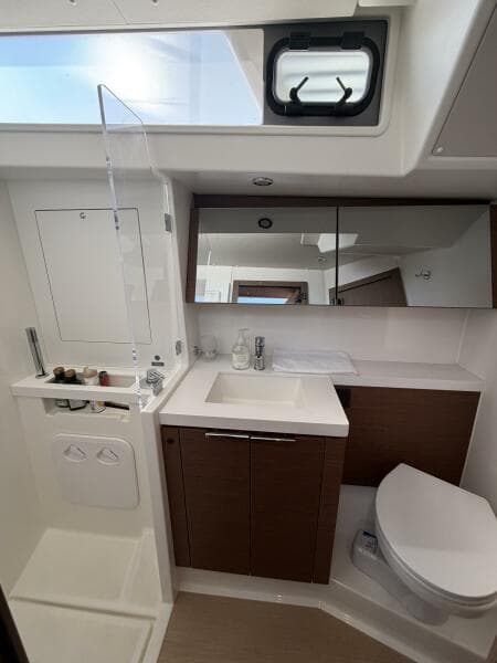 2022 Beneteau Oceanis Yacht 54 - Photo 25