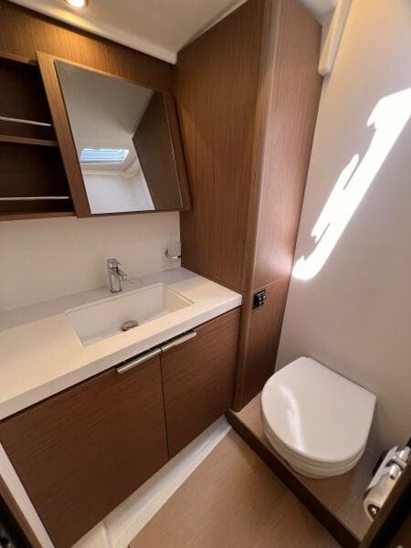 2022 Beneteau Oceanis Yacht 54 - Photo 15