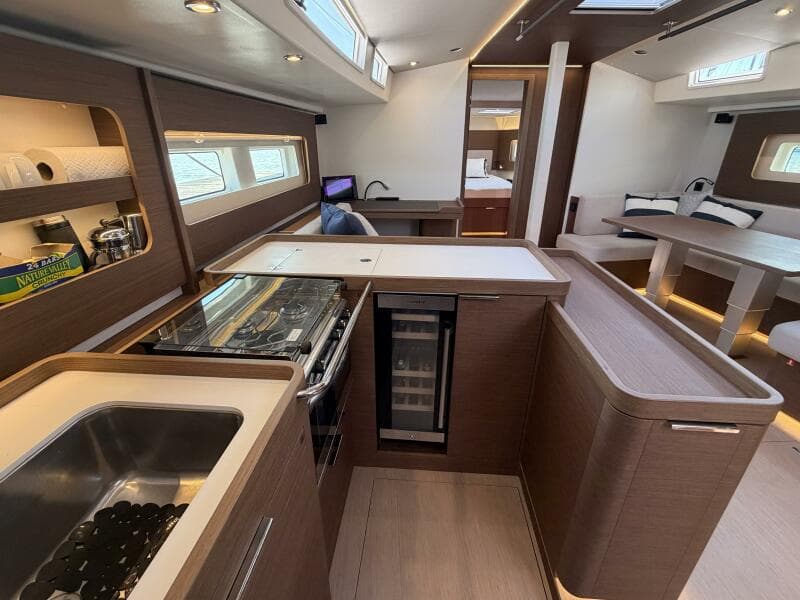 2022 Beneteau Oceanis Yacht 54 - Photo 8