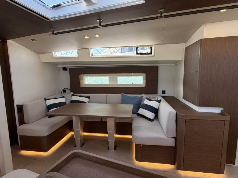 2022 Beneteau Oceanis Yacht 54 - Photo 9