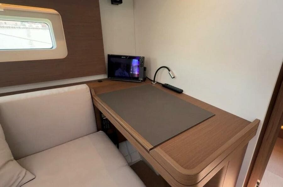 2022 Beneteau Oceanis Yacht 54 - Photo 12