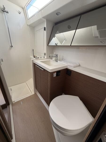 2022 Beneteau Oceanis Yacht 54 - Photo 28