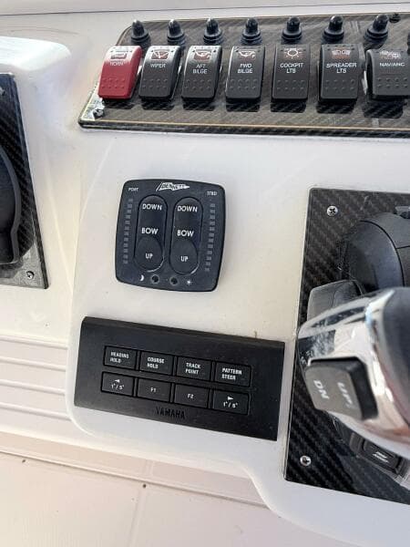 2011 Grady-White Caynon 336