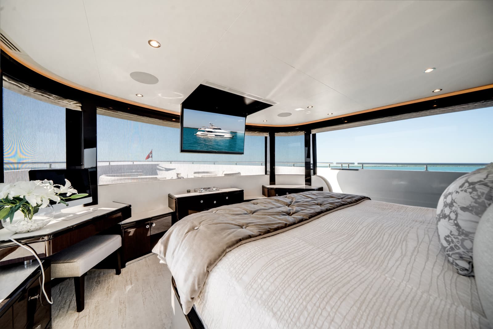 2022 Ocean Alexander 37L - Photo 47