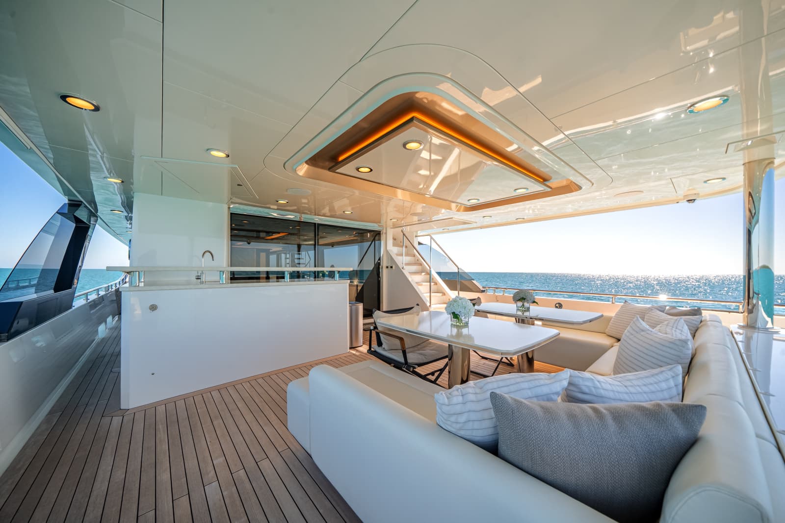 2022 Ocean Alexander 37L - Photo 17