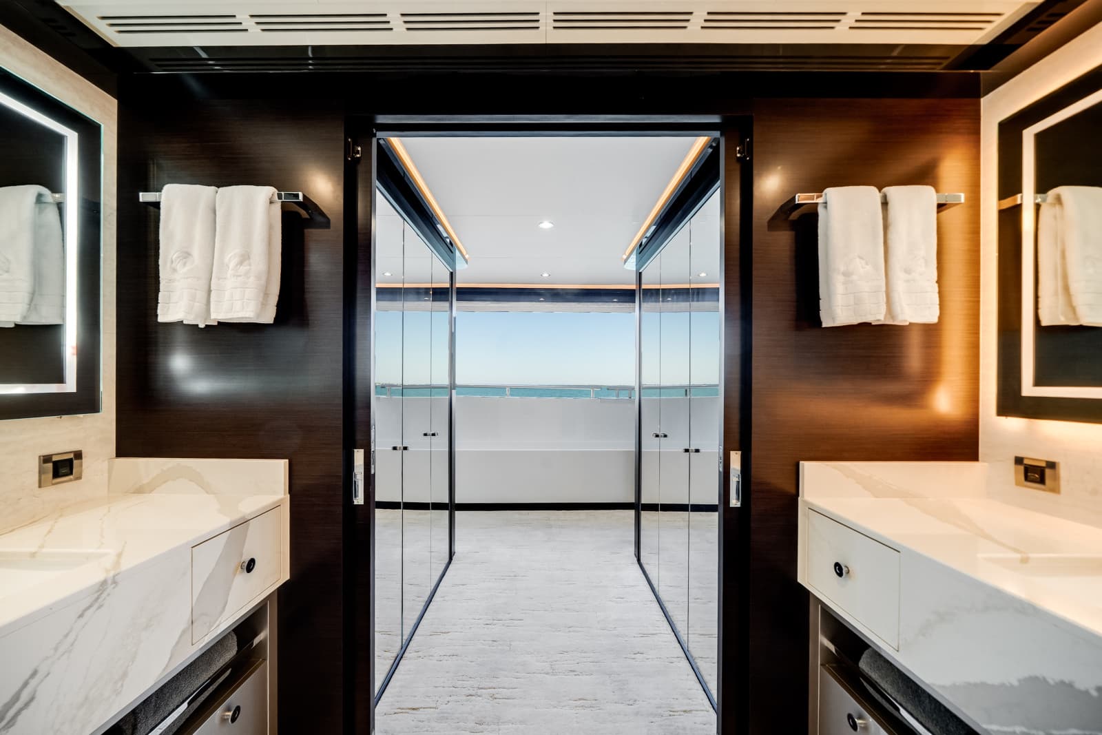 2022 Ocean Alexander 37L - Photo 41