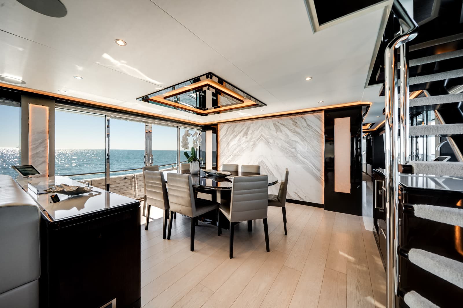 2022 Ocean Alexander 37L - Photo 28