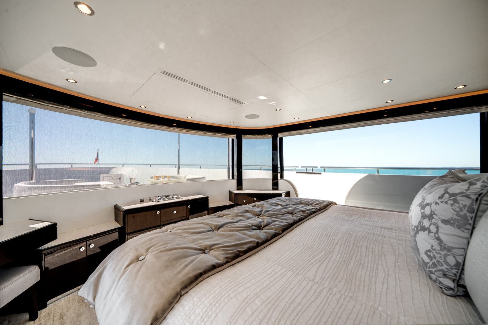 2022 Ocean Alexander 37L - Photo 48