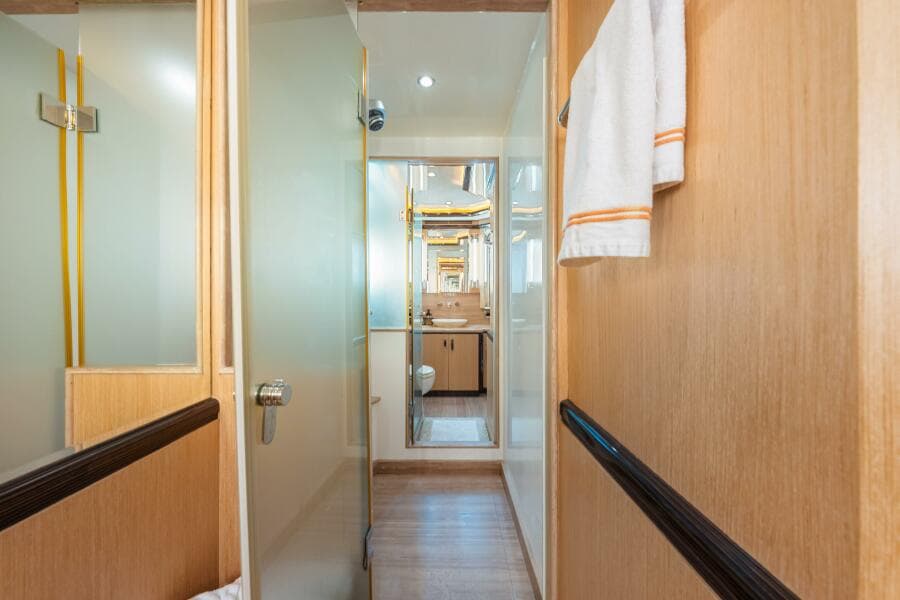 2010 83 Ocean Alexander Motor Yacht 'Relentless'