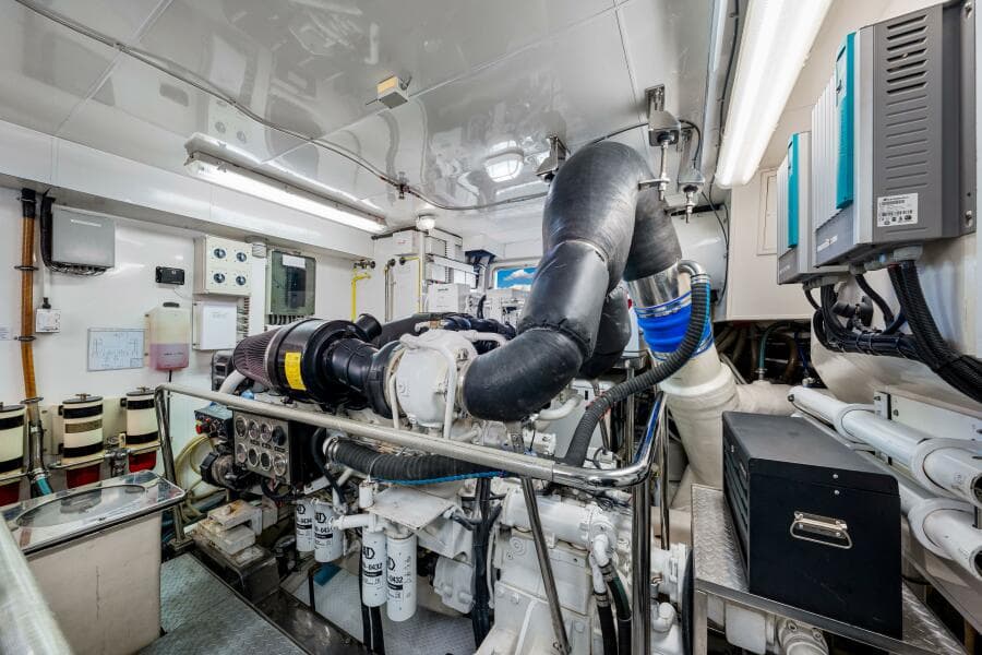 2010 83 Ocean Alexander Motor Yacht 'Relentless'