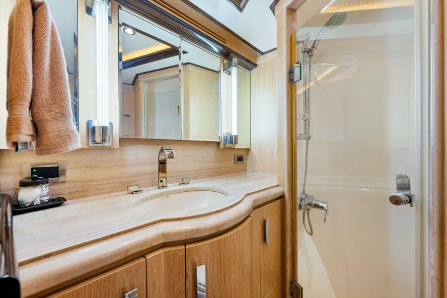 2010 83 Ocean Alexander Motor Yacht 'Relentless'