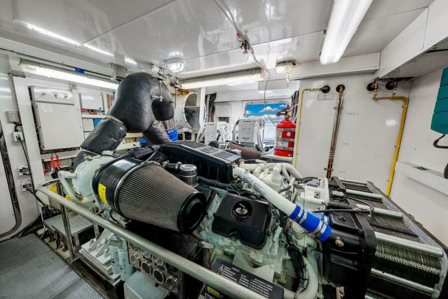 2010 83 Ocean Alexander Motor Yacht 'Relentless'