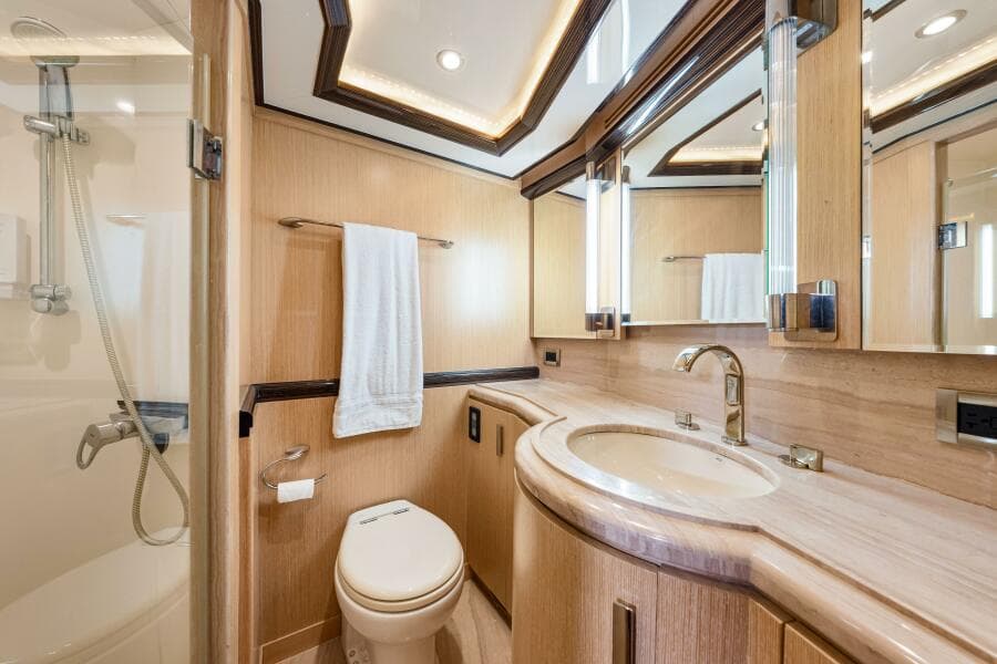 2010 83 Ocean Alexander Motor Yacht 'Relentless'