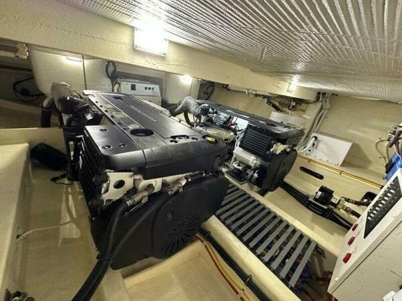 Tiara 44 NO AGENDA -  Engine Room