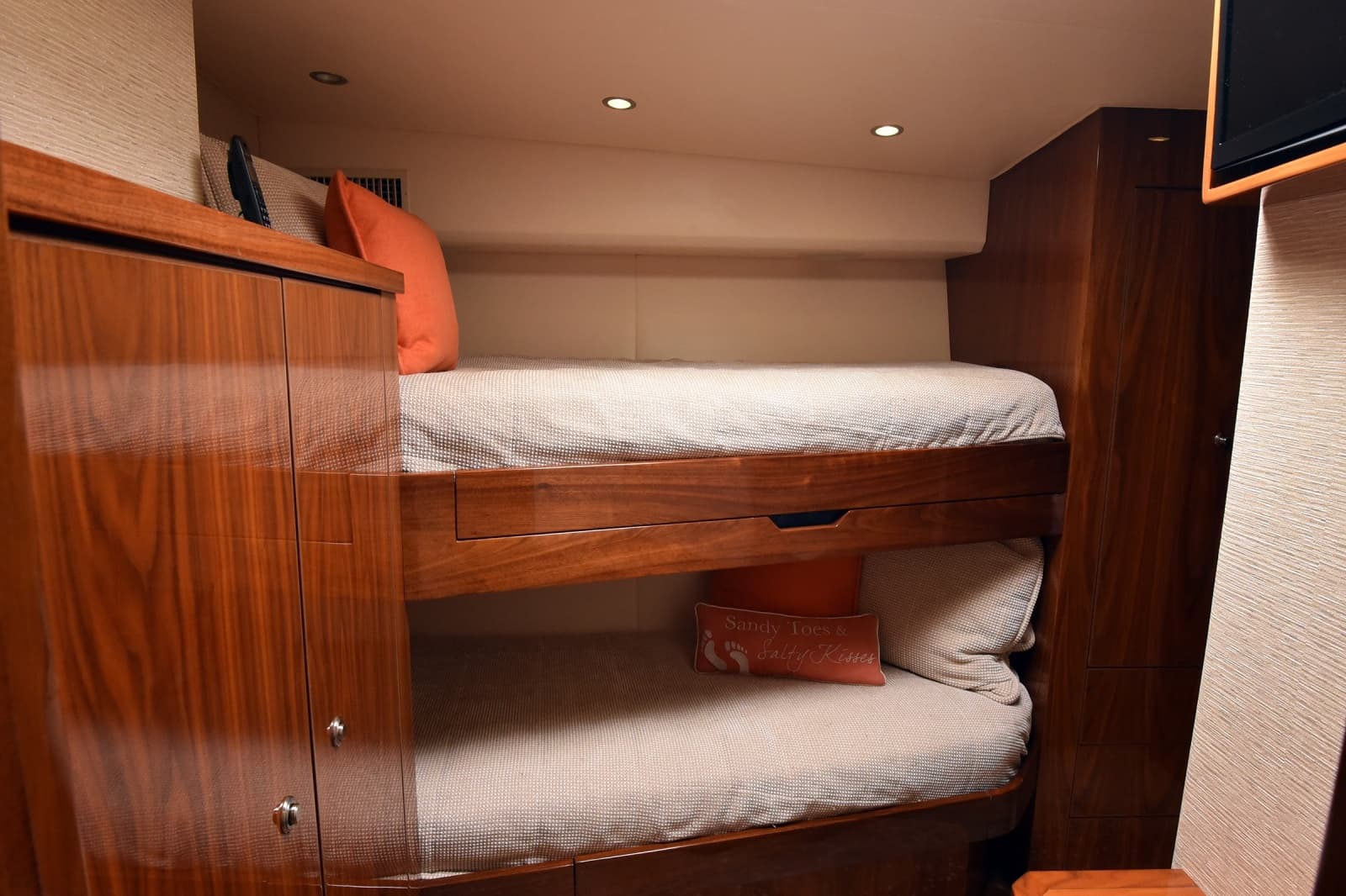 2019 Viking 80 Skybridge