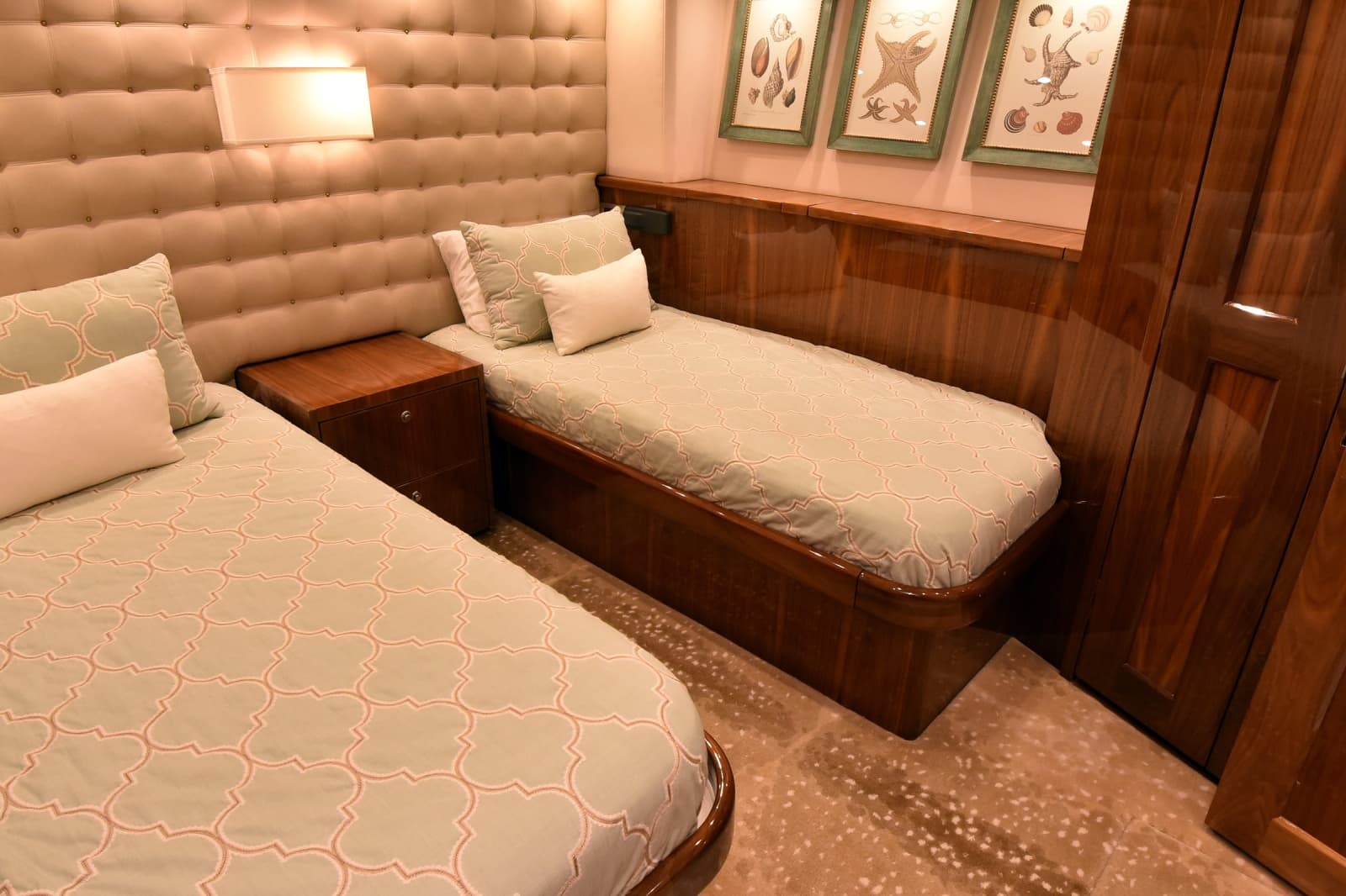 2019 Viking 80 Skybridge