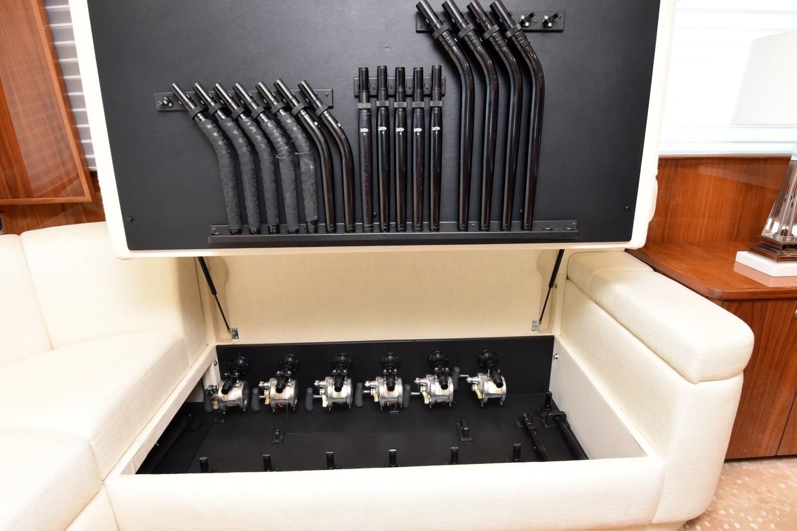 2019 Viking 80 Skybridge