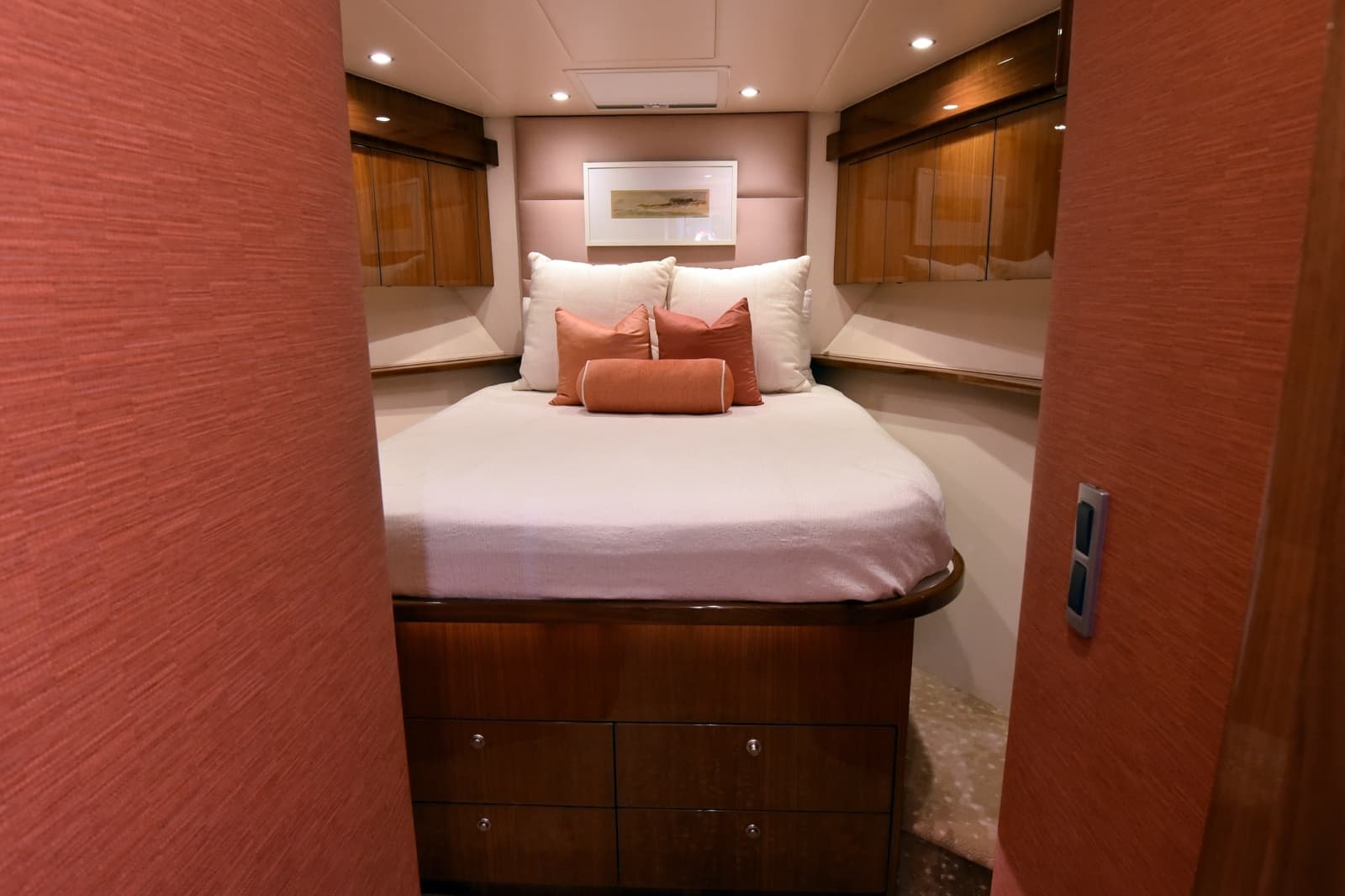 2019 Viking 80 Skybridge