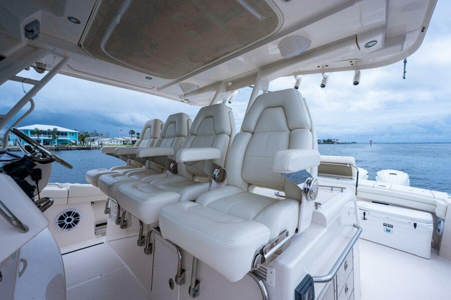 Grady White 45 Pura Vida - Exterior Helm