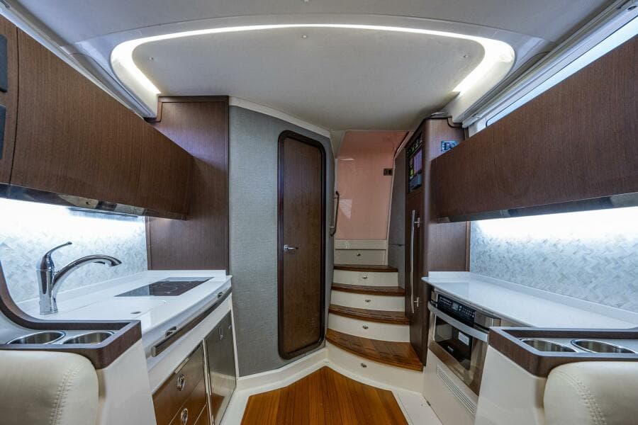 Grady White 45 Pura Vida - Interior Cabin