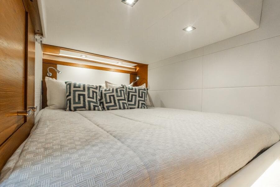 2022 Tiara Yachts 39 Coupe