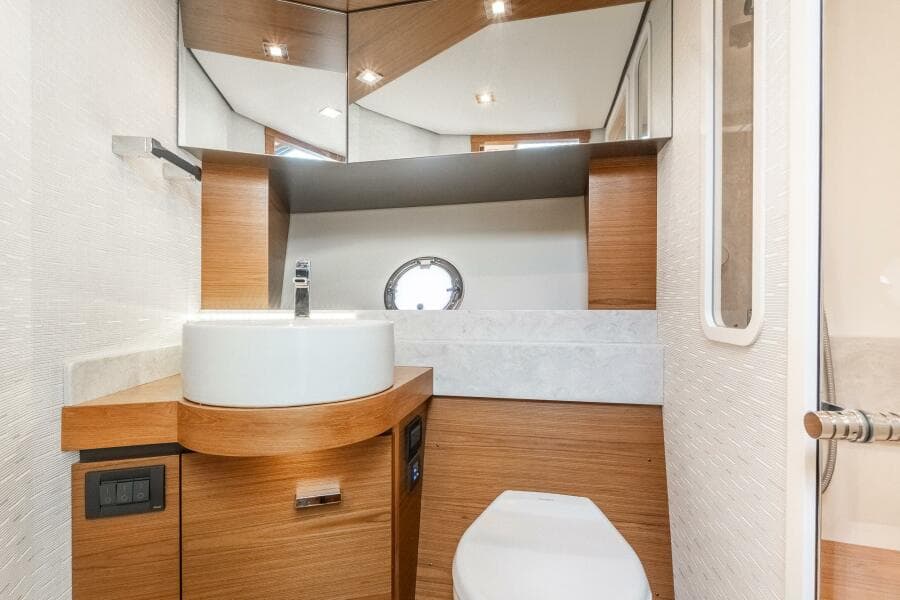 2022 Tiara Yachts 39 Coupe