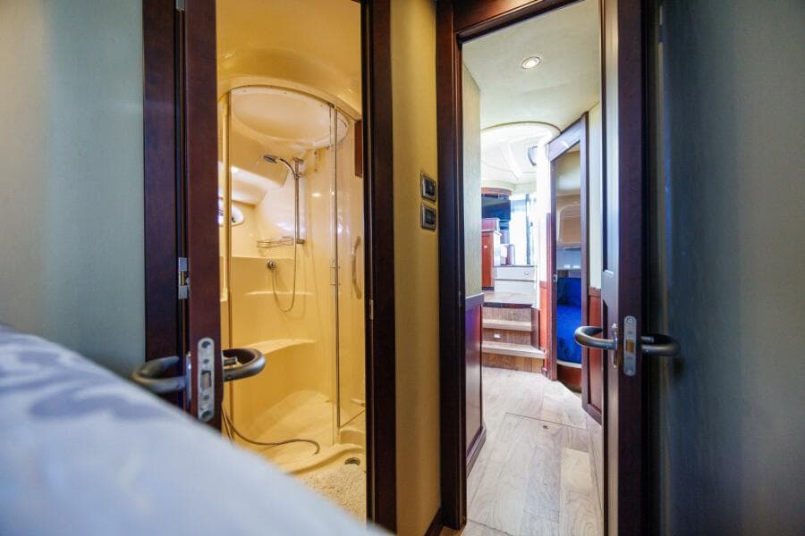 2006 52 Sea Ray Sedan Bridge Zoe Grace Master Head (1)