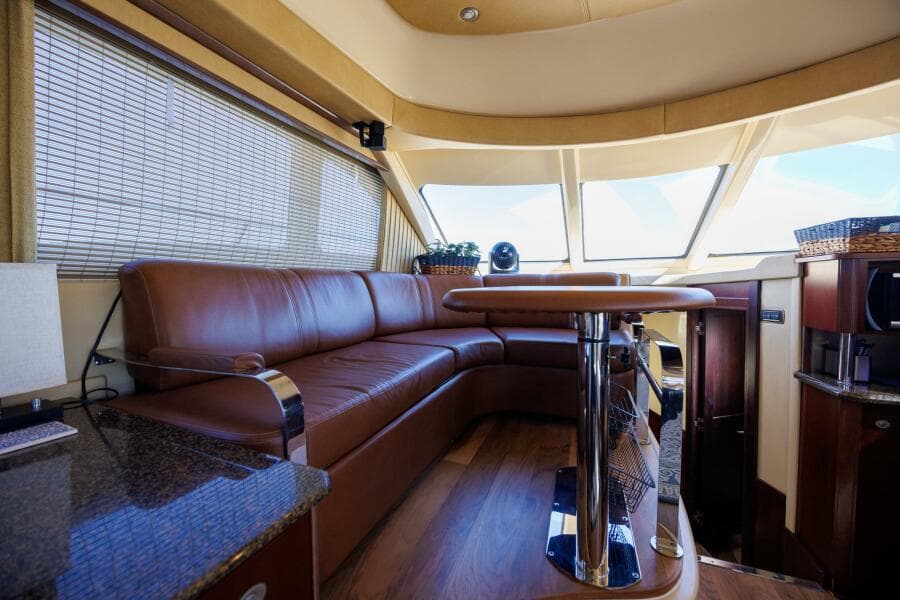 2006 52 Sea Ray Sedan Bridge Zoe Grace Dinette