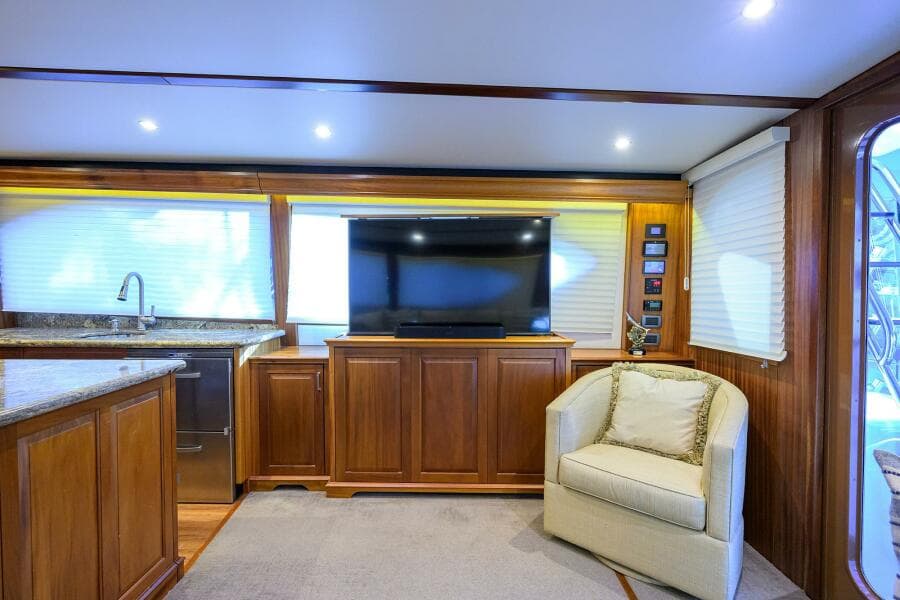 Hatteras 63 Reelin N Dealin - Interior Salon